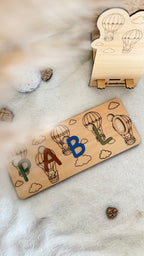 Panneau prénom personnalisé en bois – Montgolfières