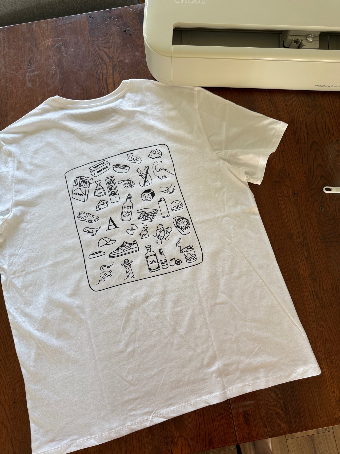 T-shirt Personnalisé avec Illustration Doodle Sur Mesure | Cadeau Unique