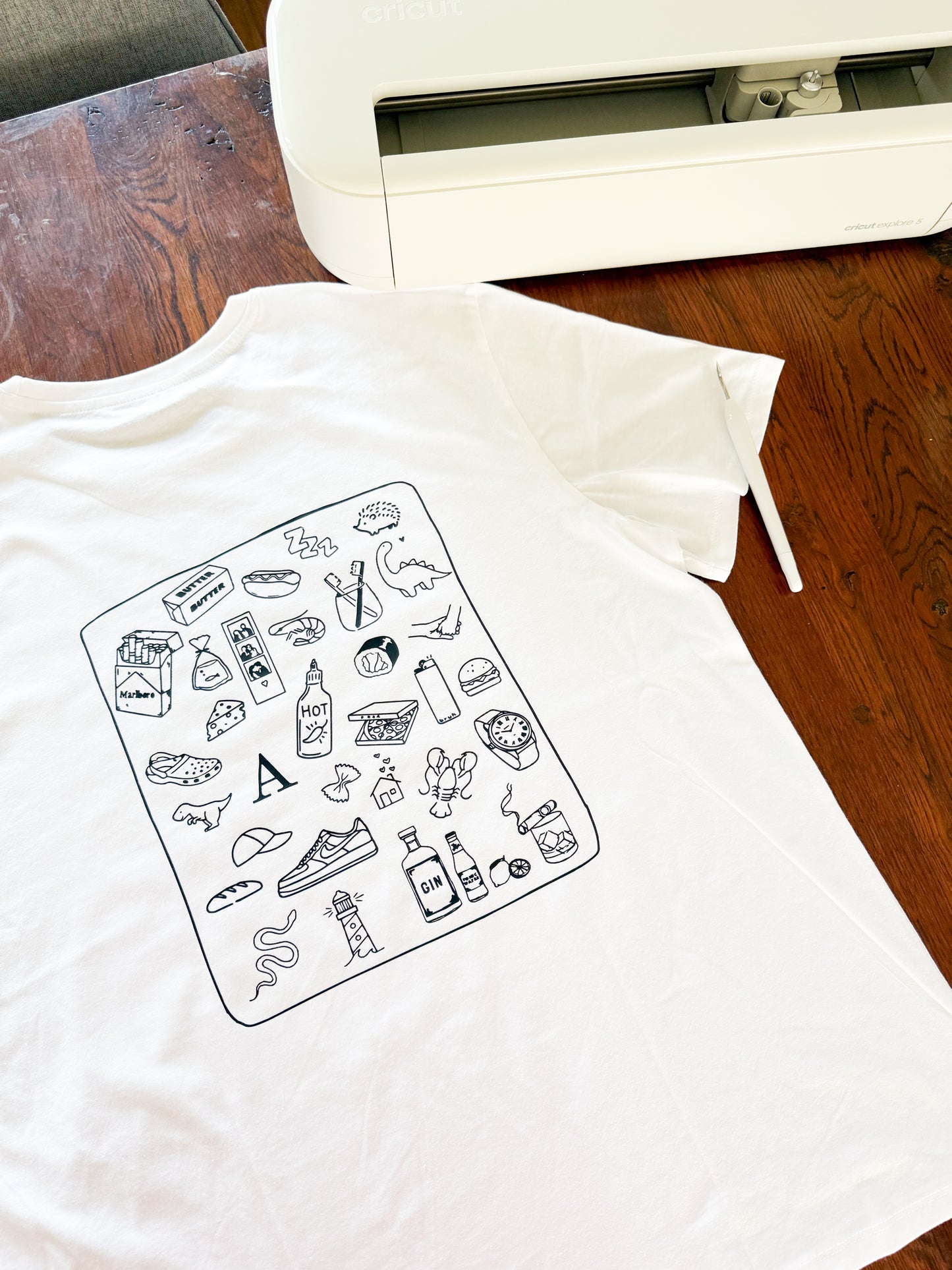 T-shirt Personnalisé avec Illustration Doodle Sur Mesure | Cadeau Unique