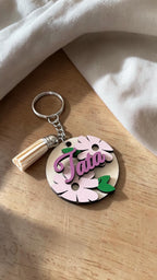 Porte-clés prénom personnalisé en bois – Fleurs